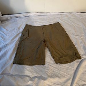 Columbia men’s shorts olive green 30 waist
